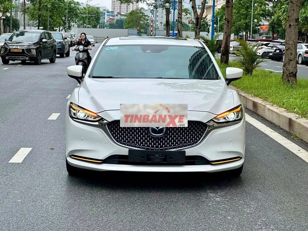 Mazda 6 Signature Premium 2022 Trắng | 64,000 Km