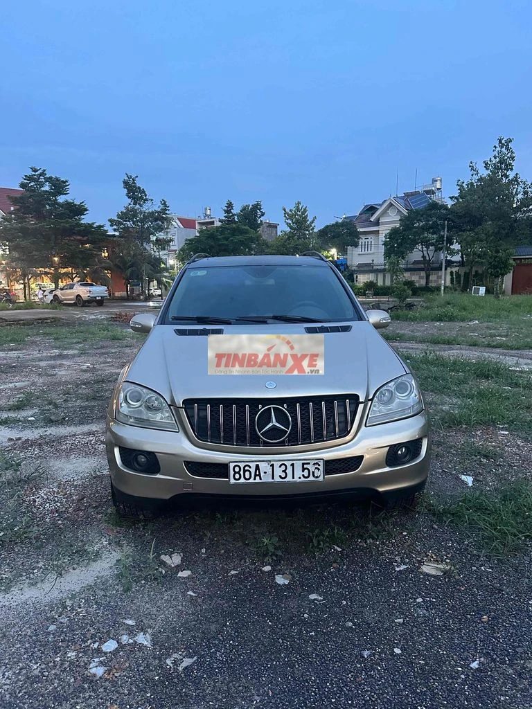 Mercedes-Benz ML350 Vàng cát 5 chỗ