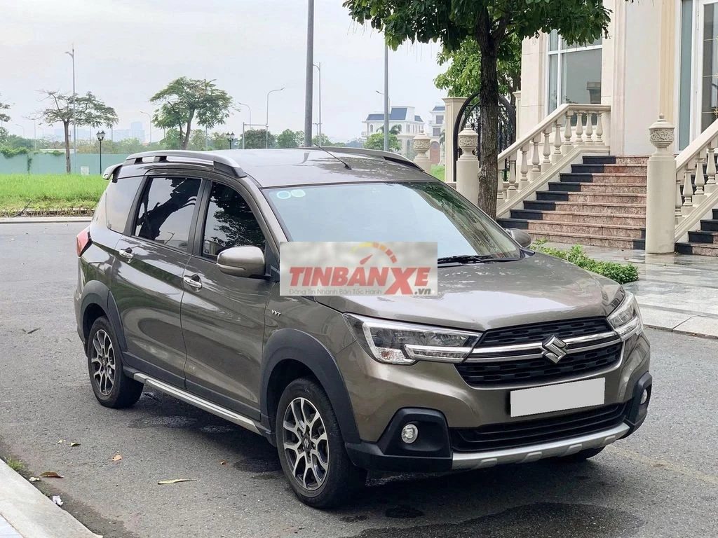 Suzuki XL7 2023 Tự động Xám 7 chỗ odo 8 vạn