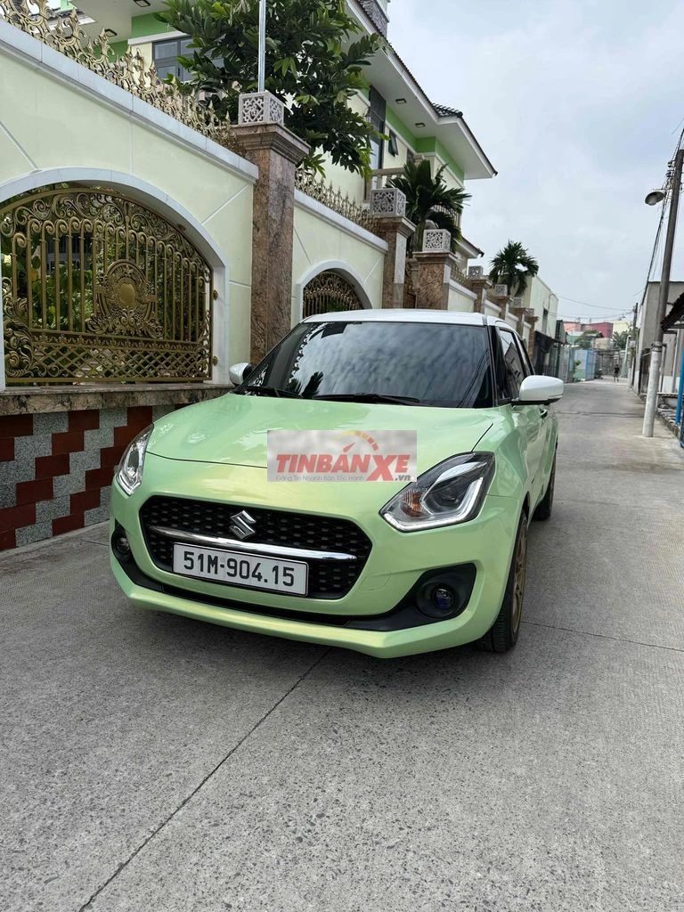 Suzuki Swift 2023 Xanh lá 26000 km xe chính chủ ko
