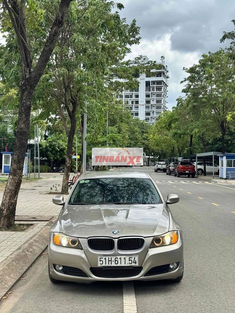 BMW 320i model 2010 Vàng cát