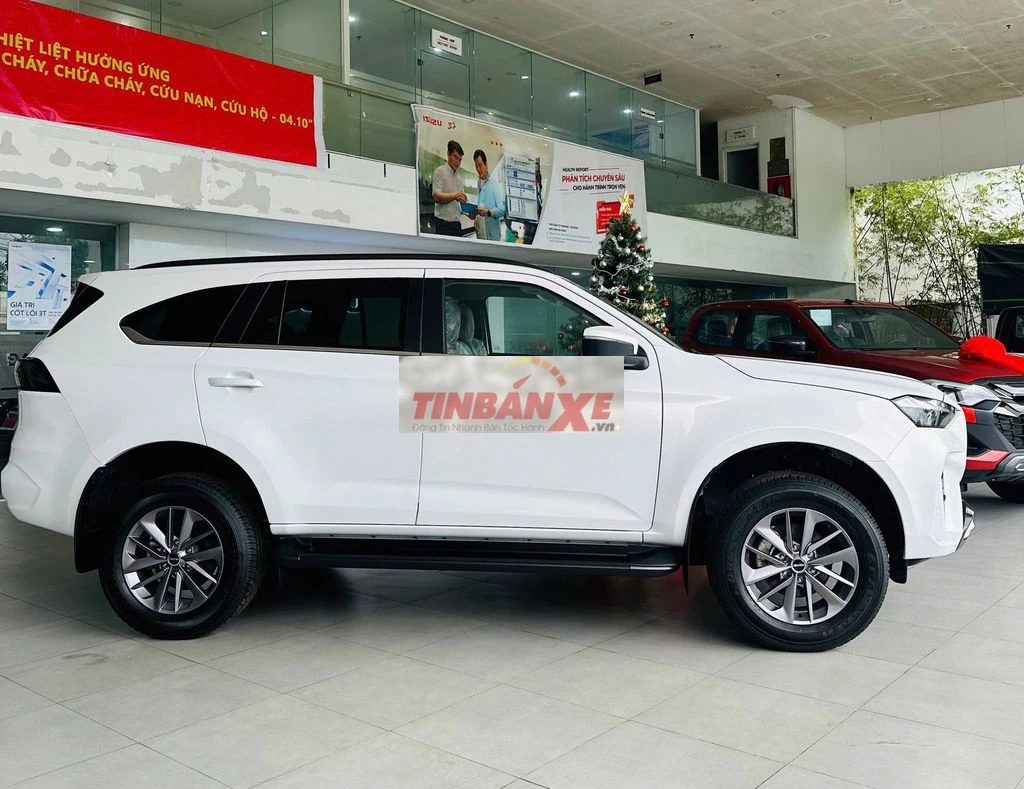 Isuzu mu-x b7 plus 4x2 AT 2025 trắng