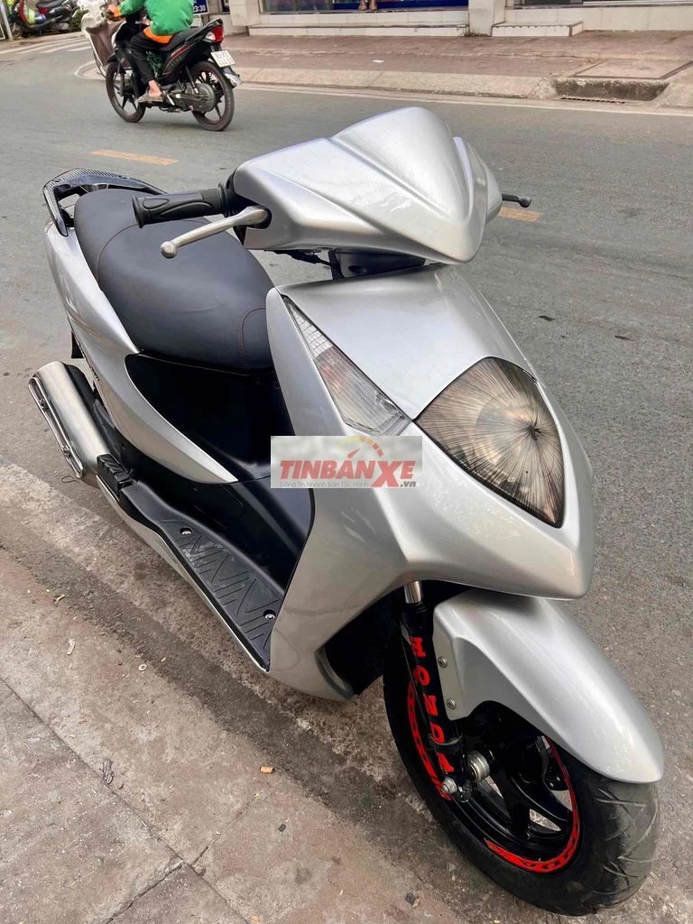 Honda Dylan Bạc