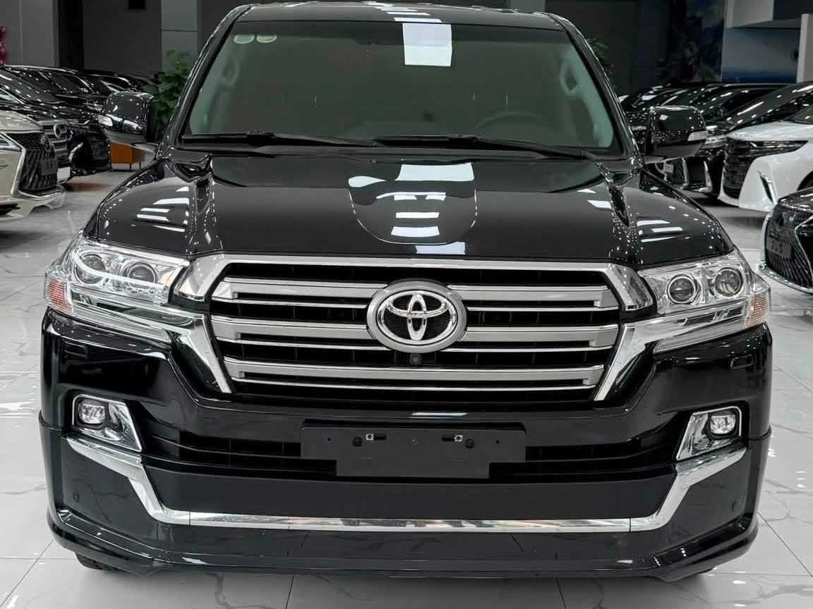 Toyota Land Cruiser 4.6 V8 sản xuất 2020, Full lịch sử hãng.