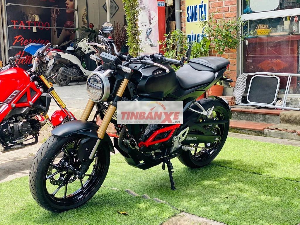 Honda cb150r 2020