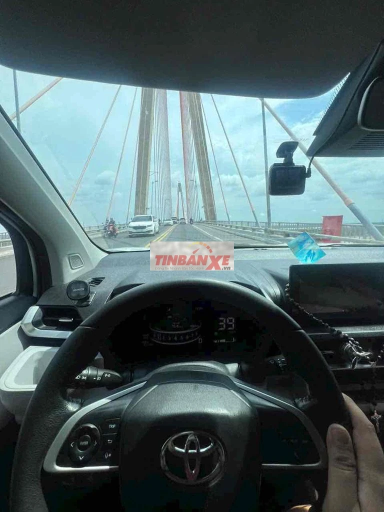 Toyota Veloz Cross Top 2022 Trắng 7 chỗ 260.000 km