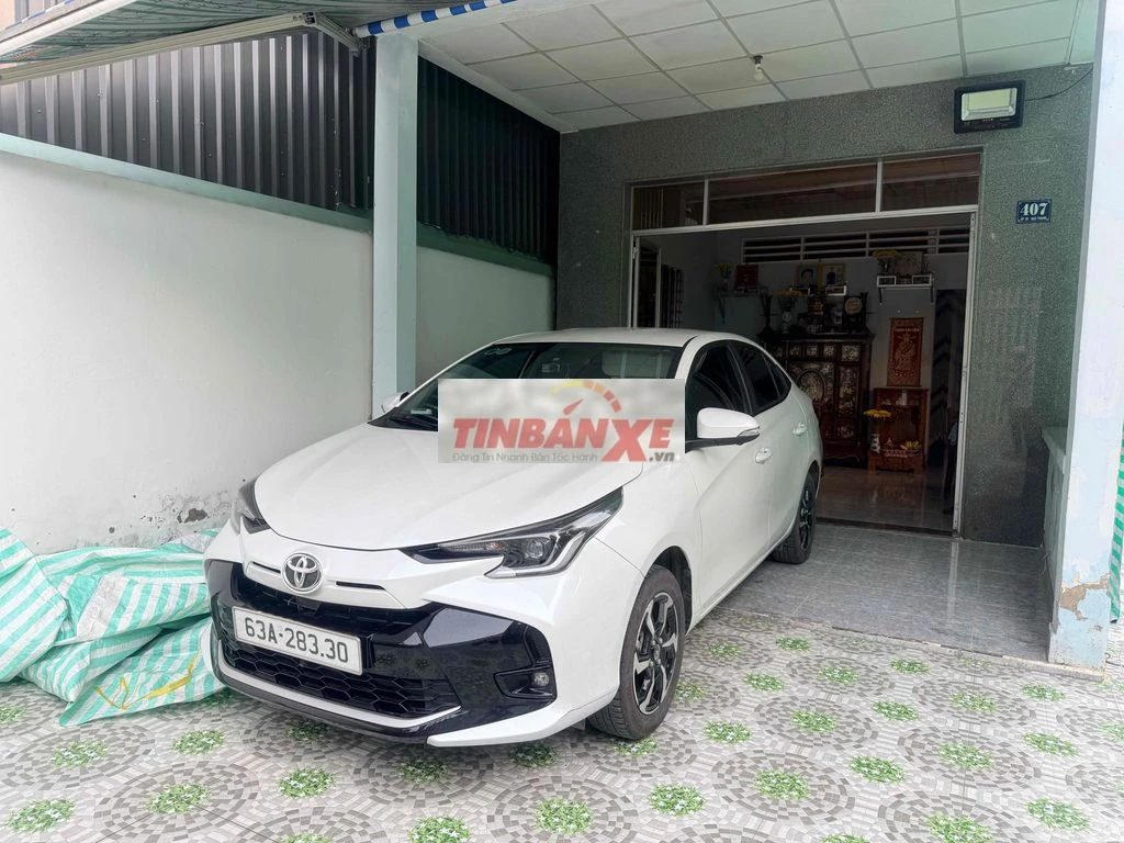 Toyota Vios 2024 CVT bản E 28000 km Trắng