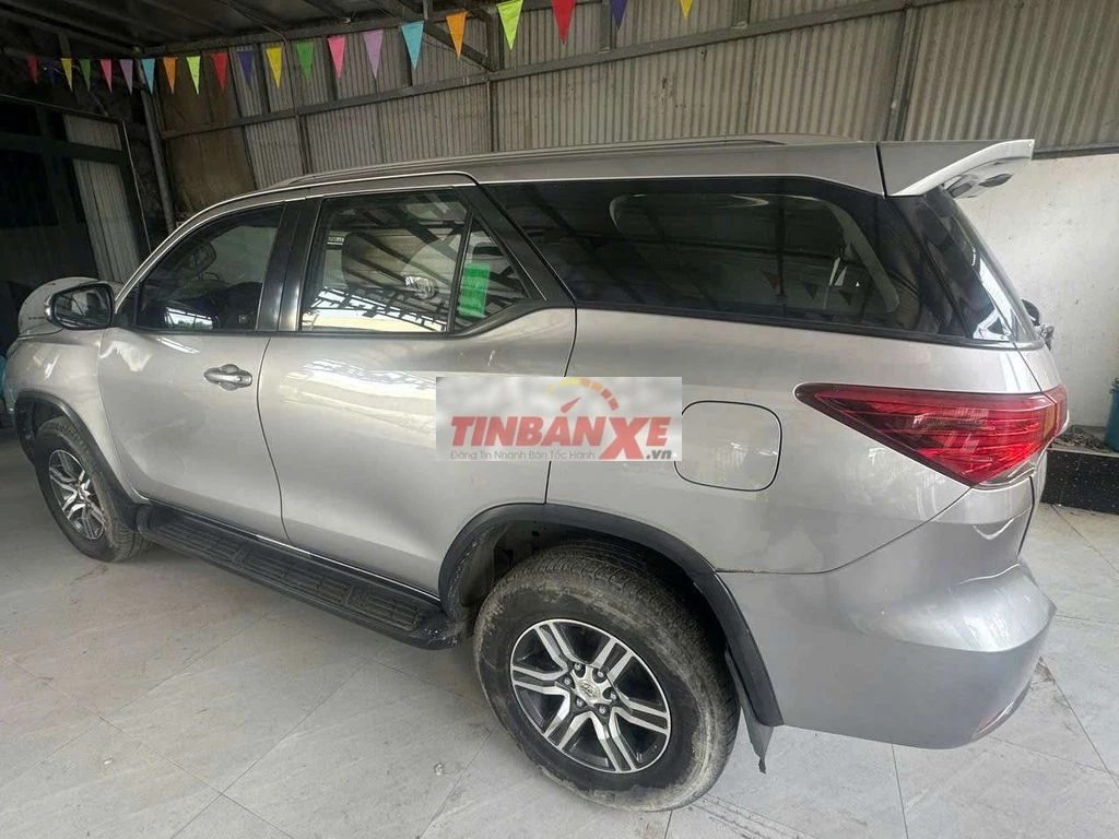 Toyota Fortuner 2017 Số sàn Bạc 130.000 km