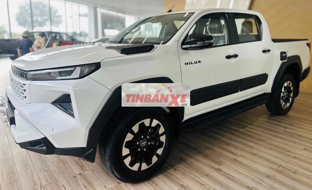 Toyota Hilux Trắng, Xám 2 cầu sẵn xe giao sớm