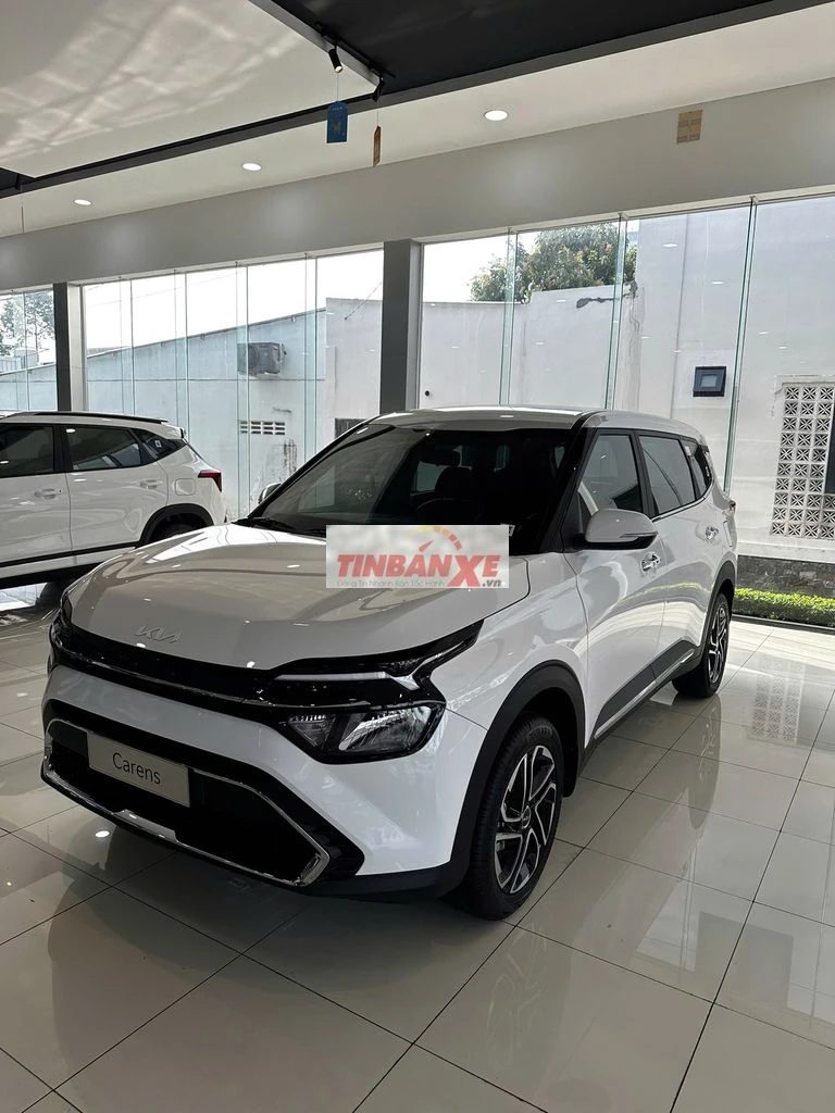 Kia Carens Deluxe 7 chỗ Trắng 2026 sẵn xe