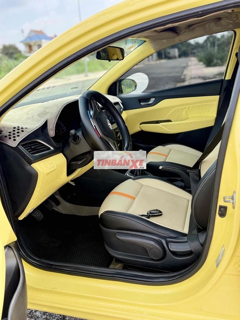 Hyundai Accent 2018 Số sàn Vàng