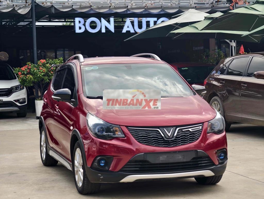 VinFast fadail 2021 màu đỏ