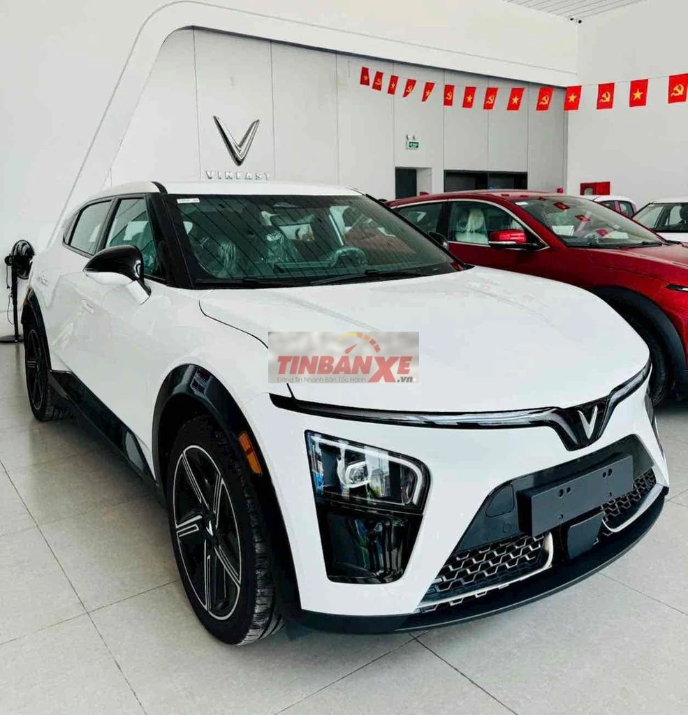 Xe điện VinFast VF7 Plus Trắng