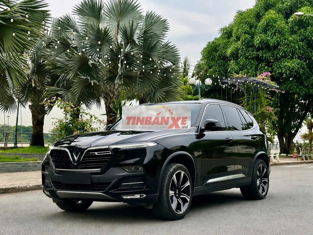 Vinfast Lux SA Premium 2022 - Màu đen - 2v7km