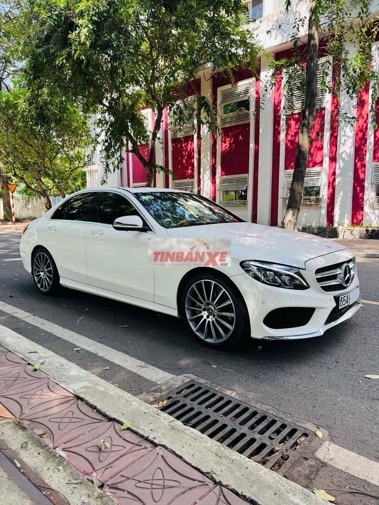 Mercedes-Benz C300 AMG 2018 (1 Chủ - Rất Mới)