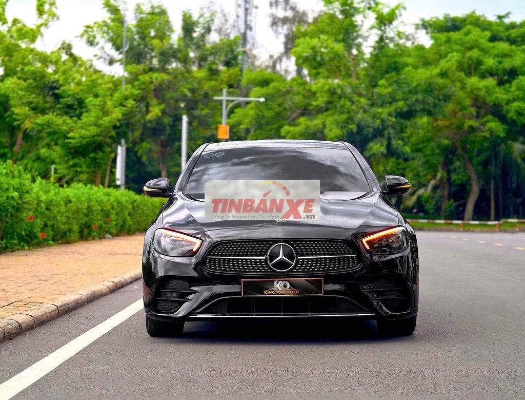 Mercedes E300 mẫu mới 2022 màu đen siêu đẹp