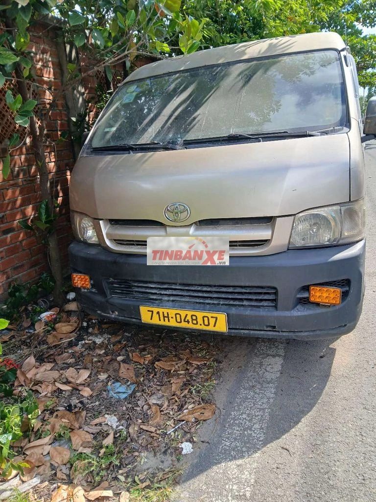 Toyota Hiace 2005 Dầu Vàng Cát