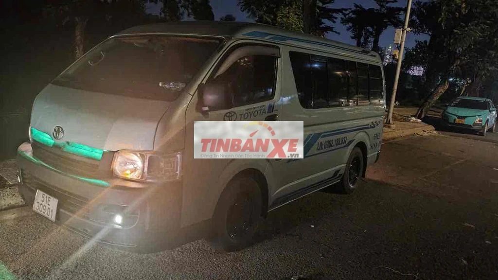 Toyota Hiace 2009 Dầu 6 chỗ 900kg Xanh ngọc