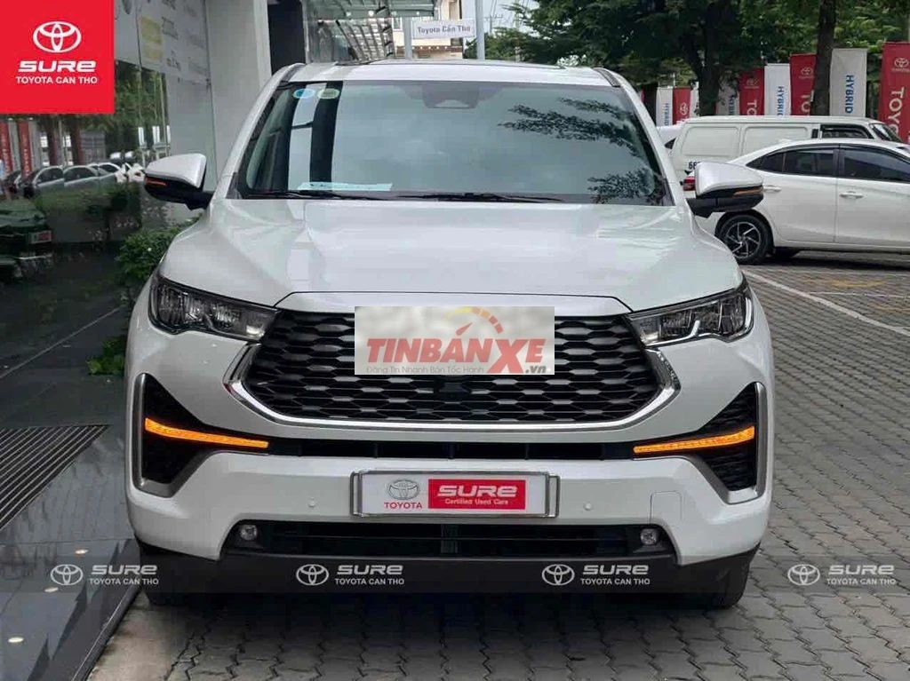 Toyota Innova Cross Hybrid 2024 Trắng ngọc trai