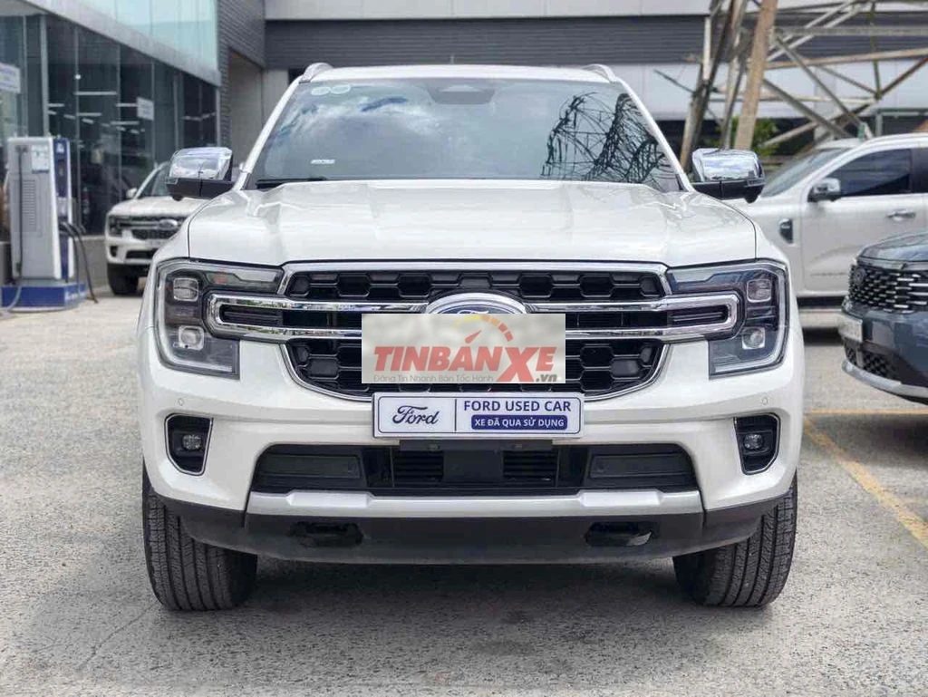 Ford Everest Titanium 4x4 2025 Trắng
