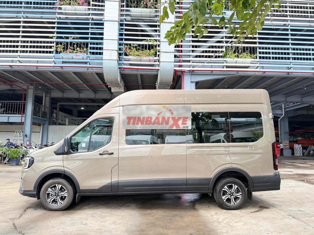 Ford Transit Premium Lướt 2 Vạn Giá 8₫