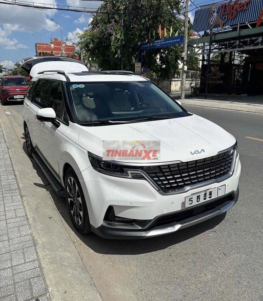 Carnival Signature 3.5 full xăng 2023-limousine