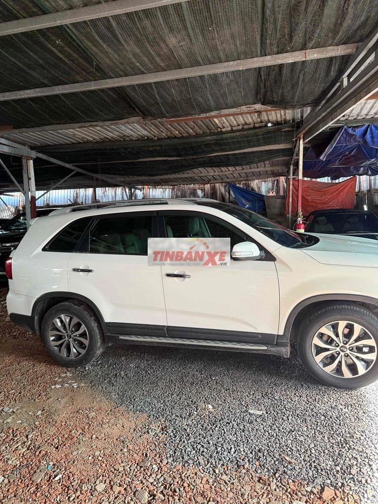 Kia Sorento 7 chỗ màu Trắng