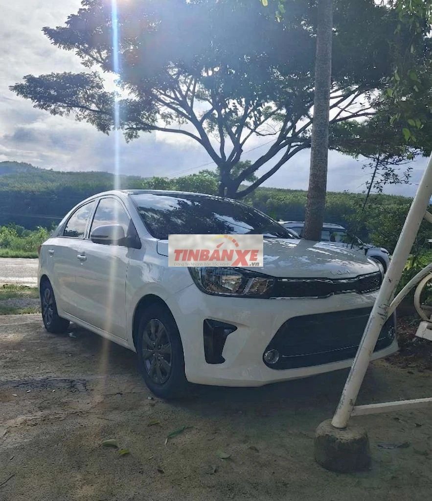 Kia Soluto 2022 MT trắng