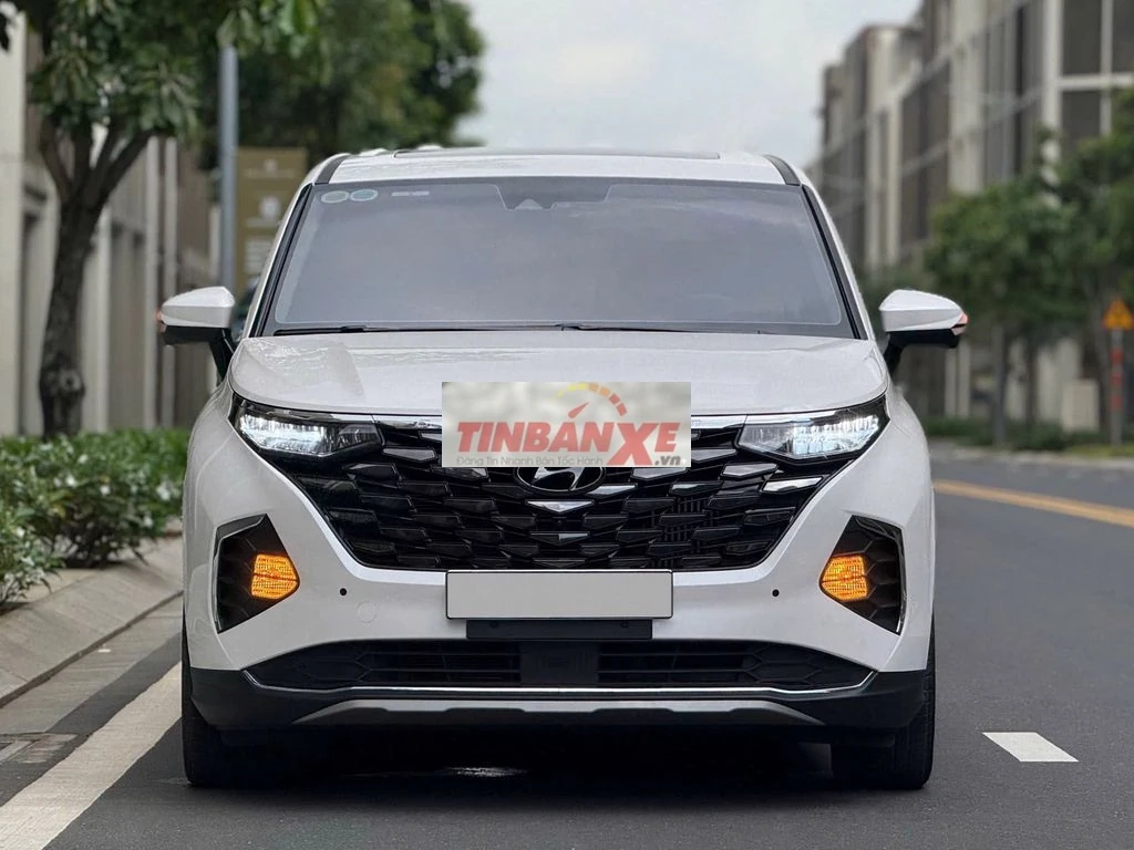 Hyundai Custin Cao Cấp 2.0T 2024 Trắng 7 chỗ