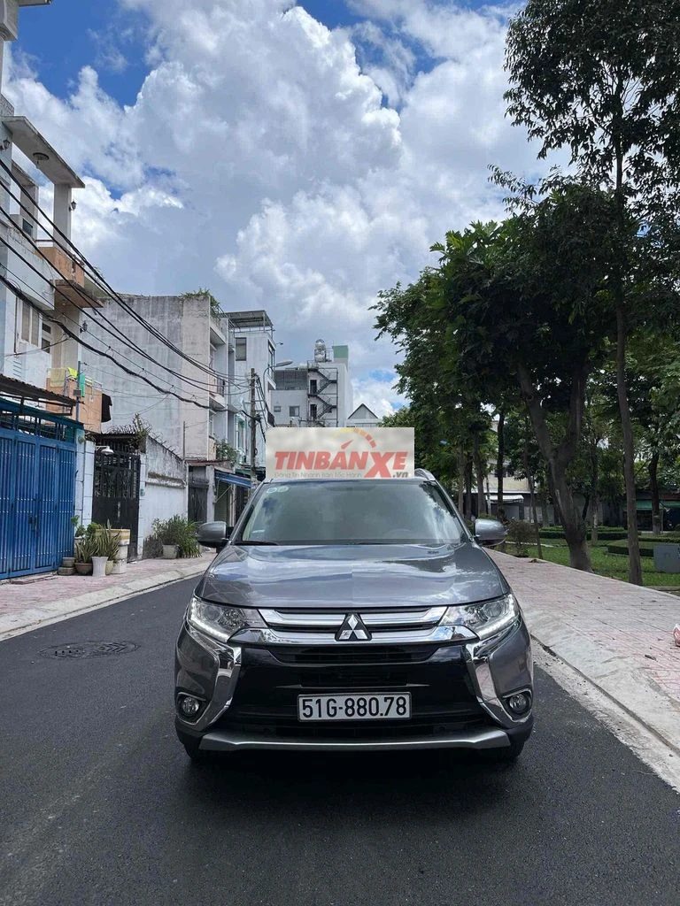 Mitsubishi Outlander 2019 Số tự động 7 chỗ Xám