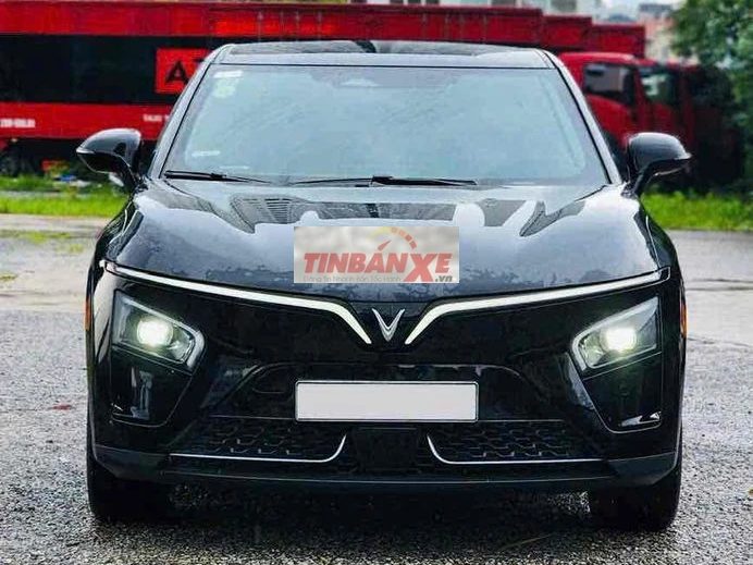 VinFast VF7 Eco 2025 Đen 30,000 km