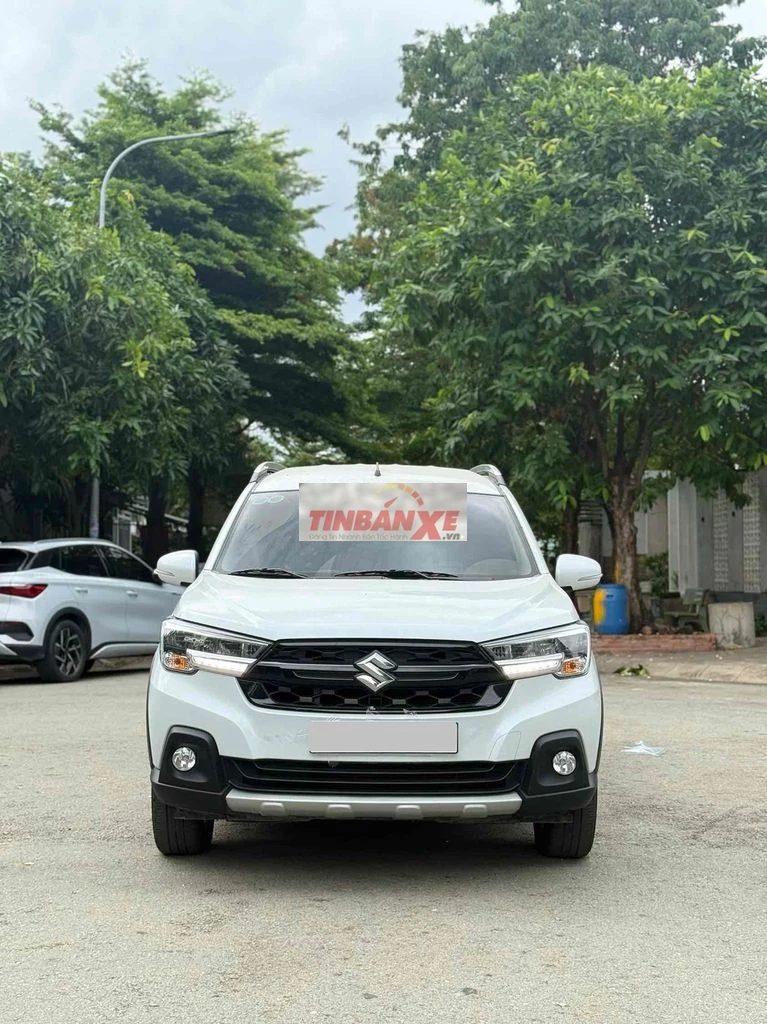 Suzuki XL7 Hybrid 2024 xe gia đình full bảo dưỡng