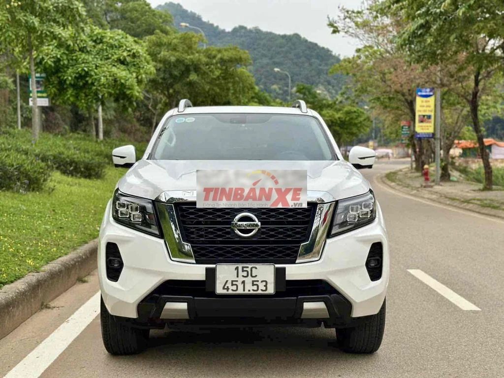 Nissan Navara VL Trắng Tự động 2.7 vạn km