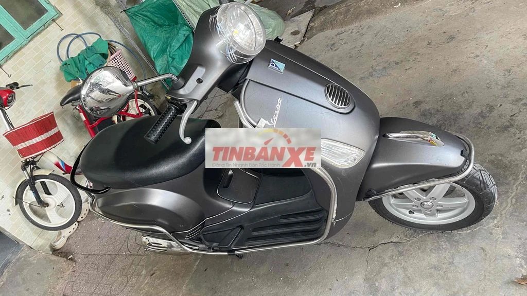 Piaggio Vespa LX 125cc Xám đã qua sử dụng