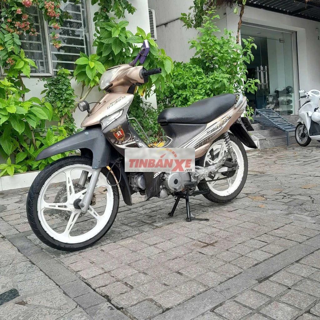 Suzuki Smast revo