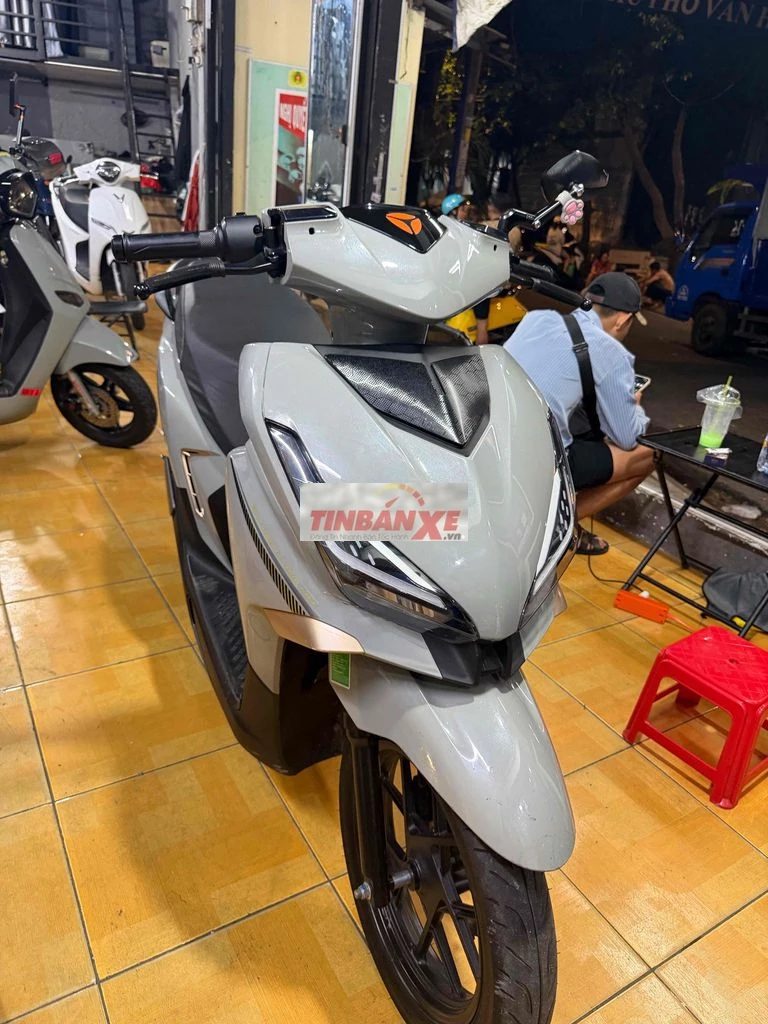 Xe máy điện Yadea Velaxx H Xám 14.000km