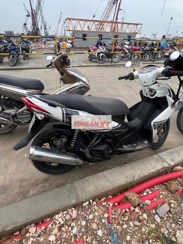 Yamaha Trắng