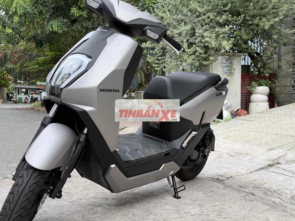 Xe máy điện Honda Icon e: Bạc 900km