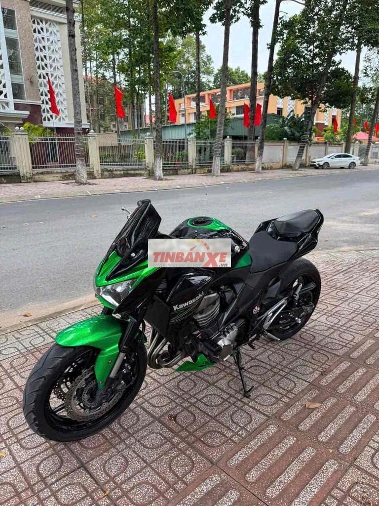 🏍️ Kawasaki Z800 – HQCN