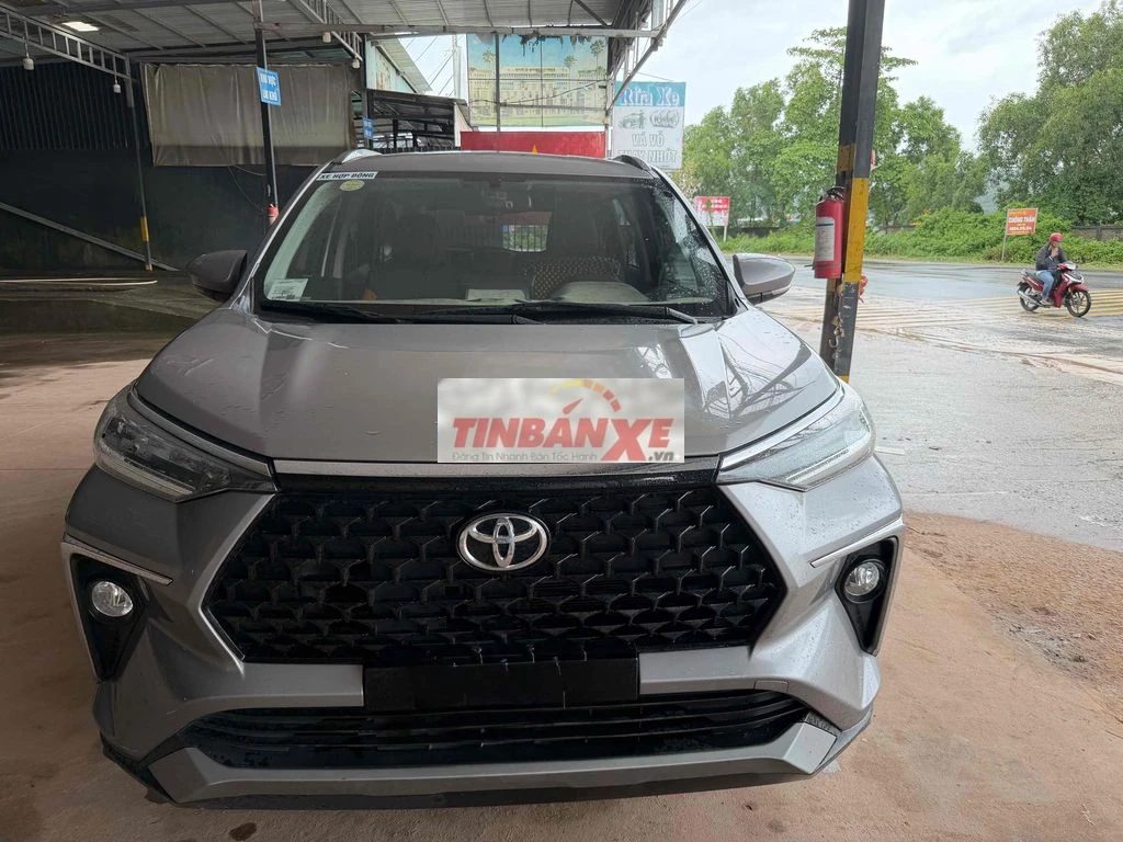 Toyota Veloz Cross 7 chỗ Xám 176.742 km