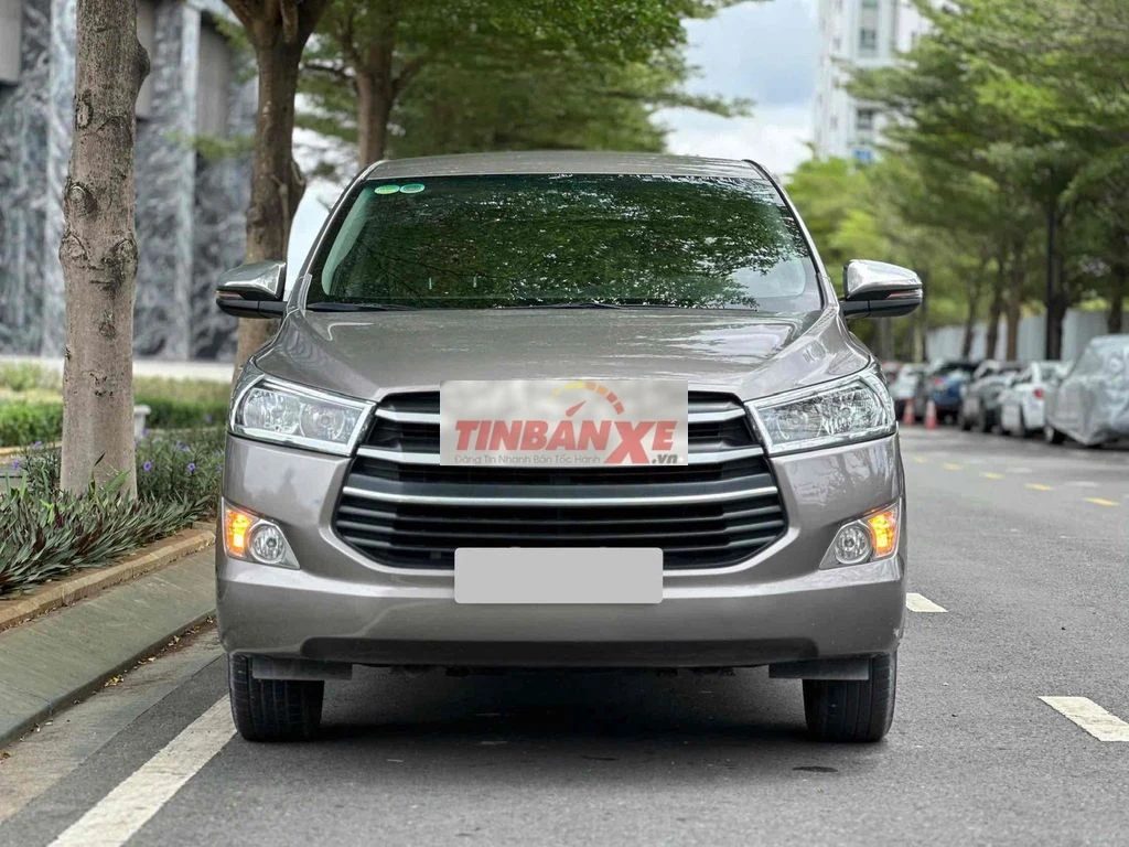 Toyota Innova 2.0 MT số sàn 5 vạn km