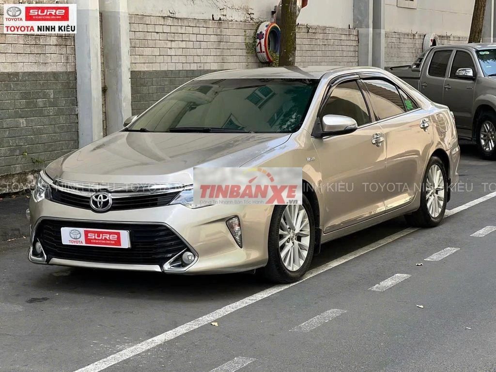 Toyota Camry 2017 Vàng Cát 130.000 km