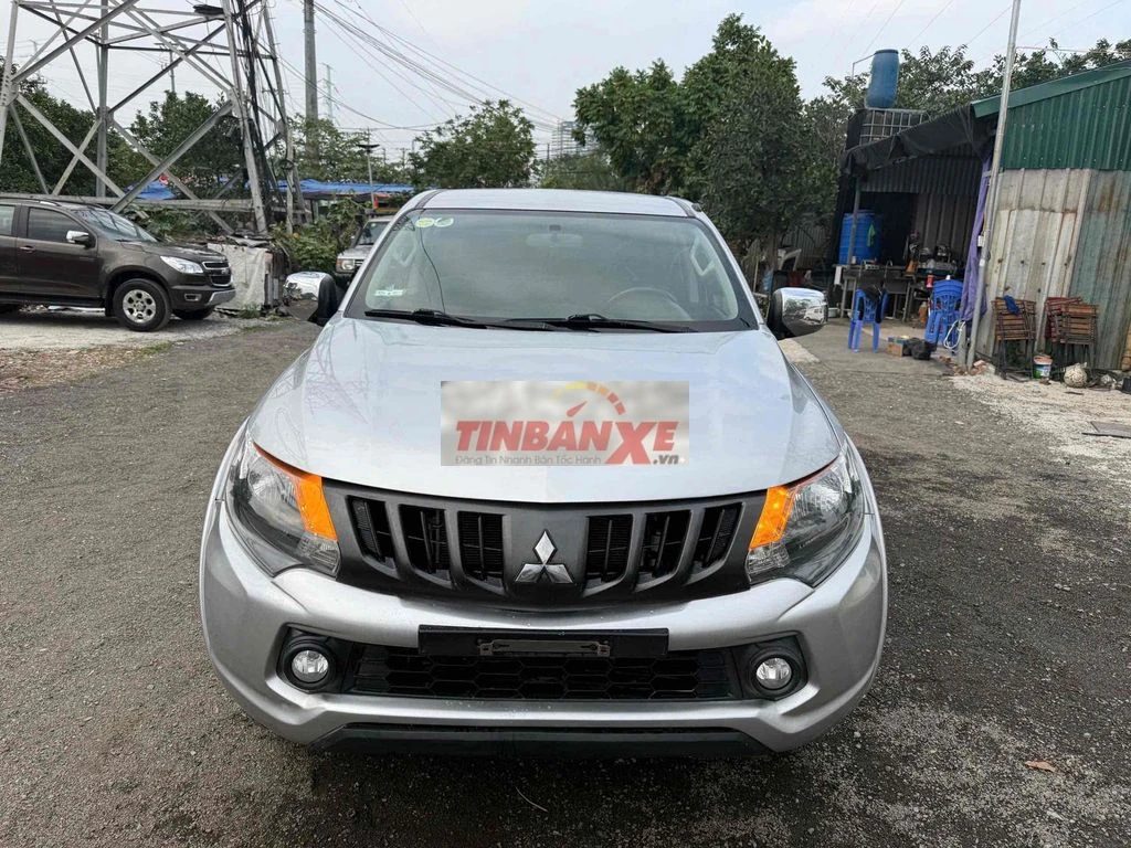 Mitsubishi Triton Bạc 2017 MT 1 cầu