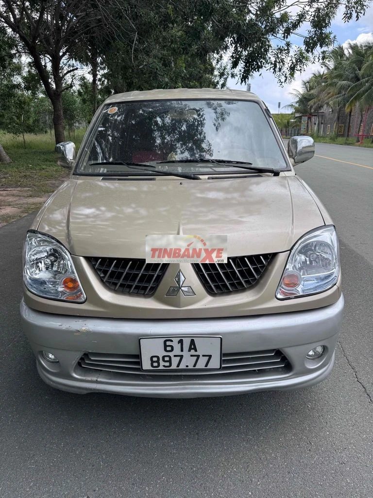 Mitsubishi Jolie 7 chỗ số sàn Vàng cát