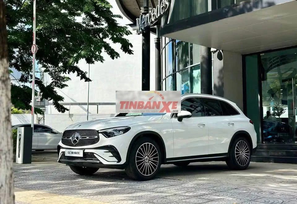Mercedes-Benz GLC300 4Matic V3 2025 Trắng/Đen