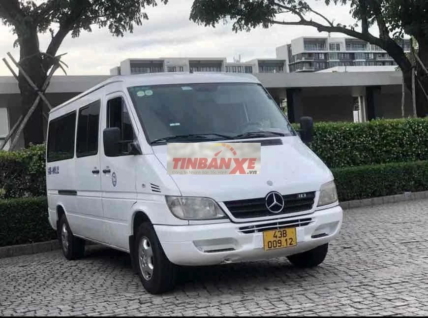 Mercedes Sprinter 2011 máy dầu màu trắng .
