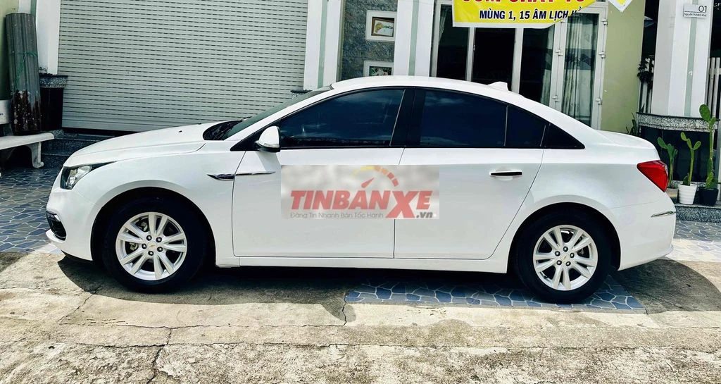 Chevrolet Cruze LT 2017 Số sàn Trắng 5 chỗ