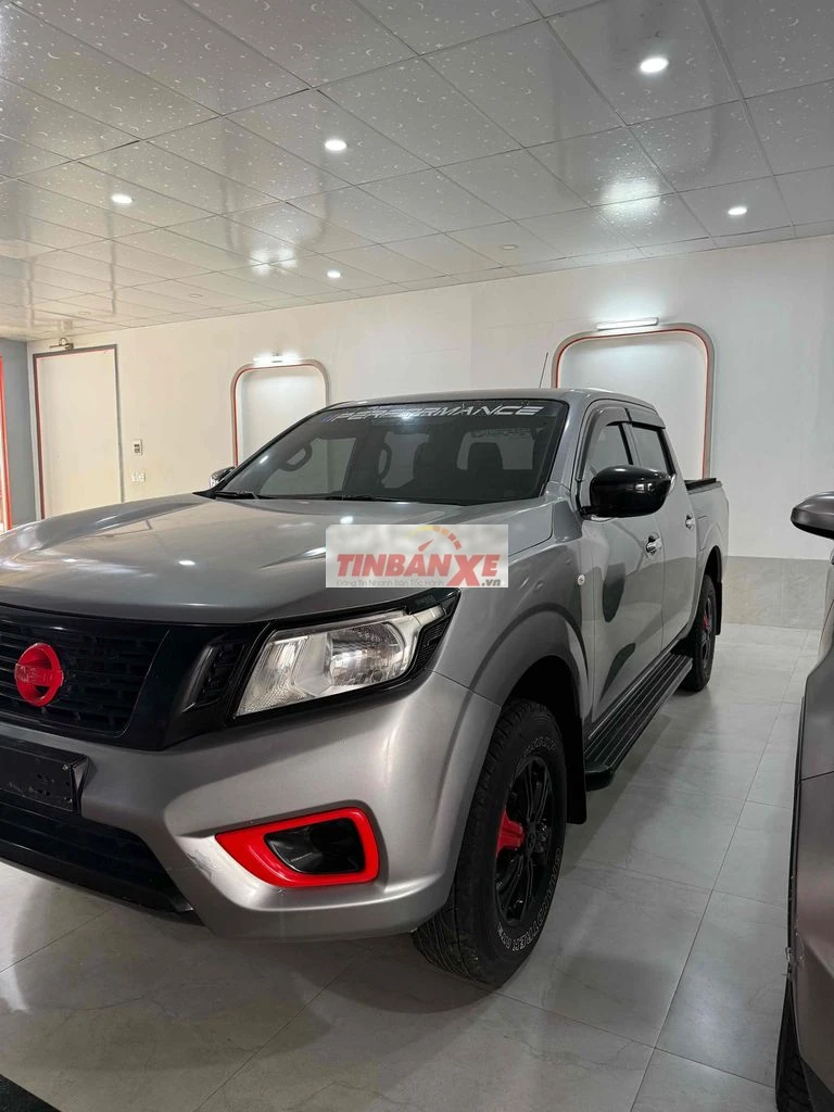 Nissan Navara 2.4Sàn Xám Xe bán tải