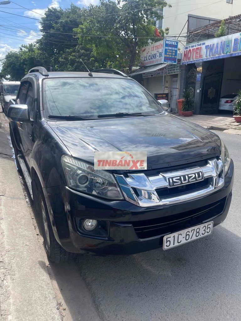 Isuzu D-Max 5 chỗ màu Đen