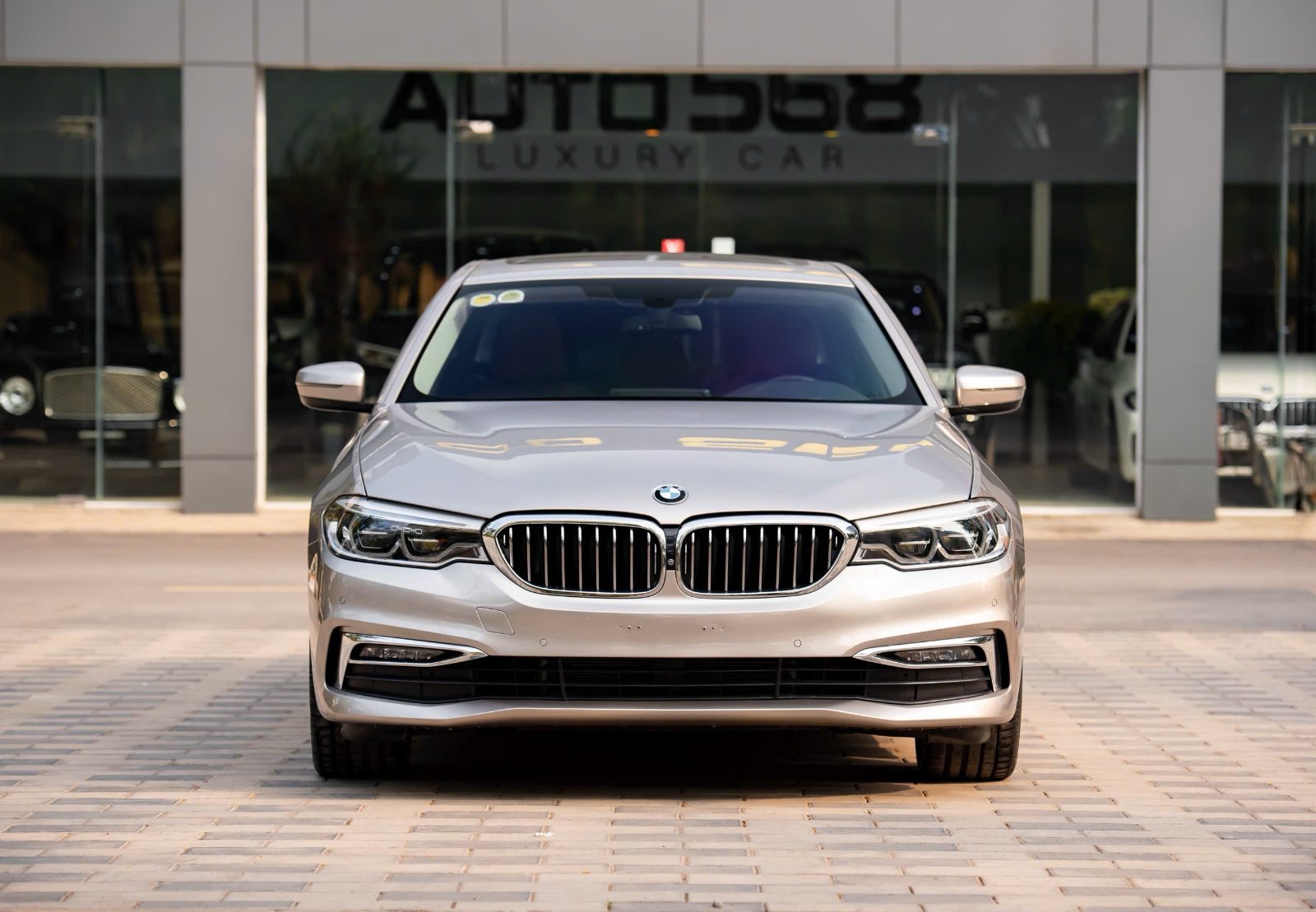 Bán BMW 530i Luxury Line 2019, màu vàng cát cực đẹp